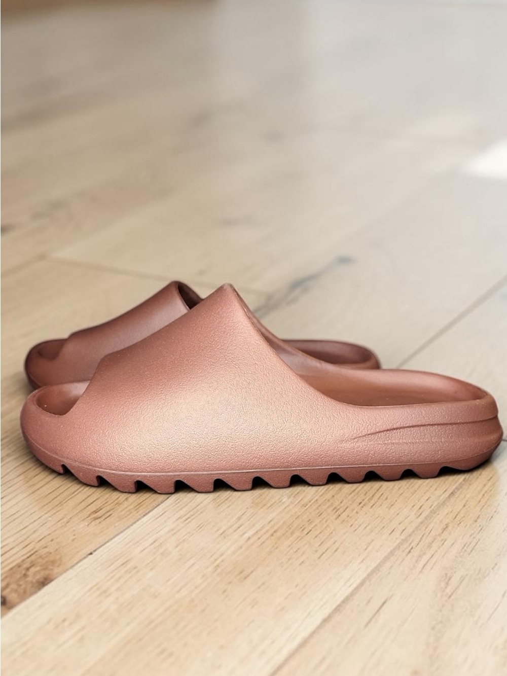 YS-01 Slides – Fudge – Brand New - sizes 5-16 - Picture 7 of 8